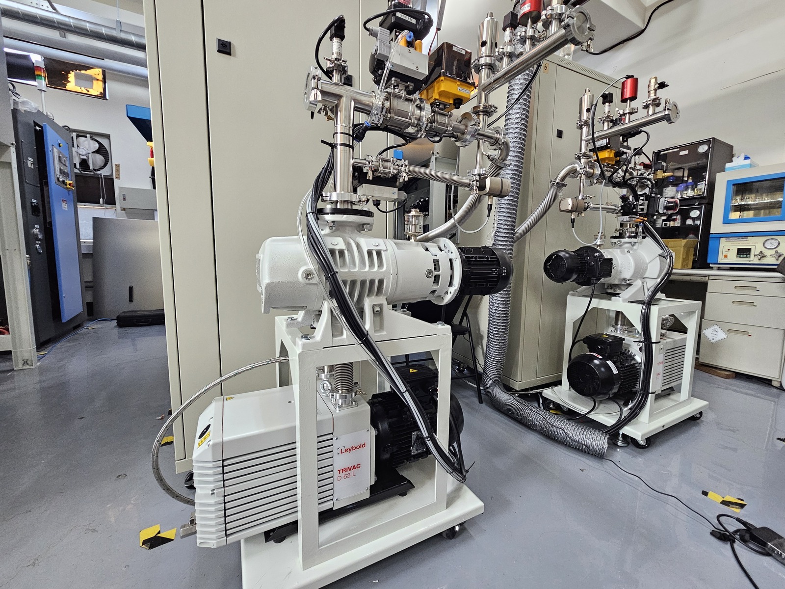 The crystal growth furnaces are all manufactured by companies incubated by the NSYSU Innovation and Incubation Center.