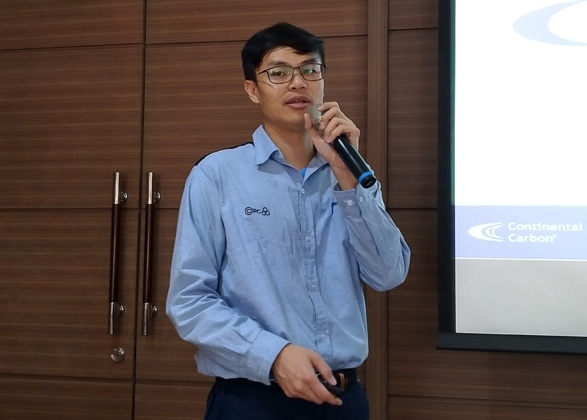 CSRS Assistant Manager Dr. Jheng-Guang James Li explained how carbon black is produced and why products of CSRC are competitive.Image