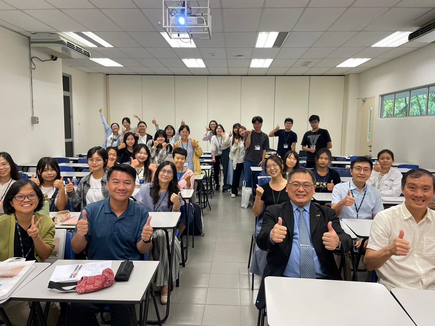 Group photo of the special topic course Malaysian Chinese folk literature
