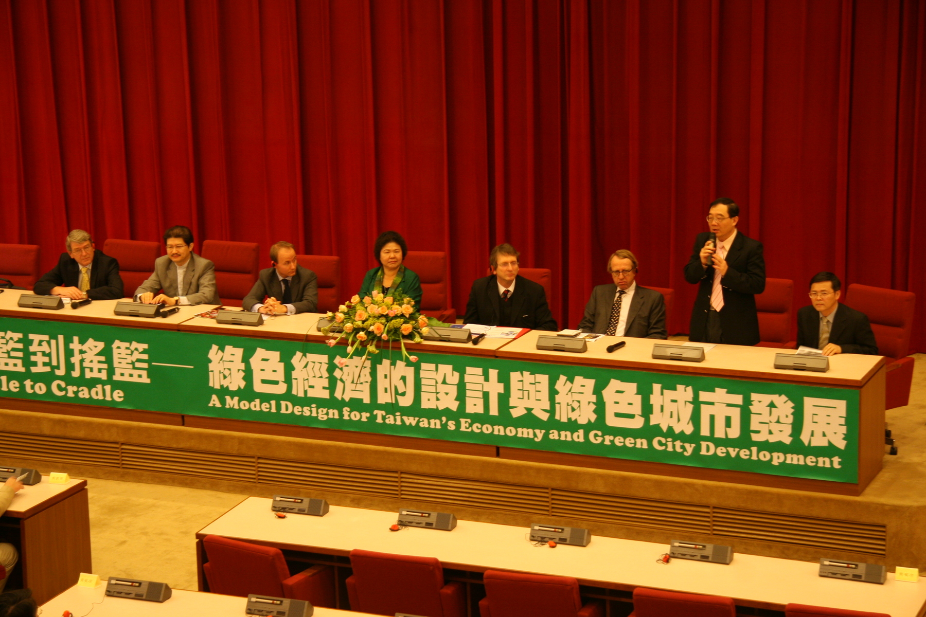 從搖籃到搖籃-綠色經濟的設計與綠色城市發展演講暨座談會圖片
