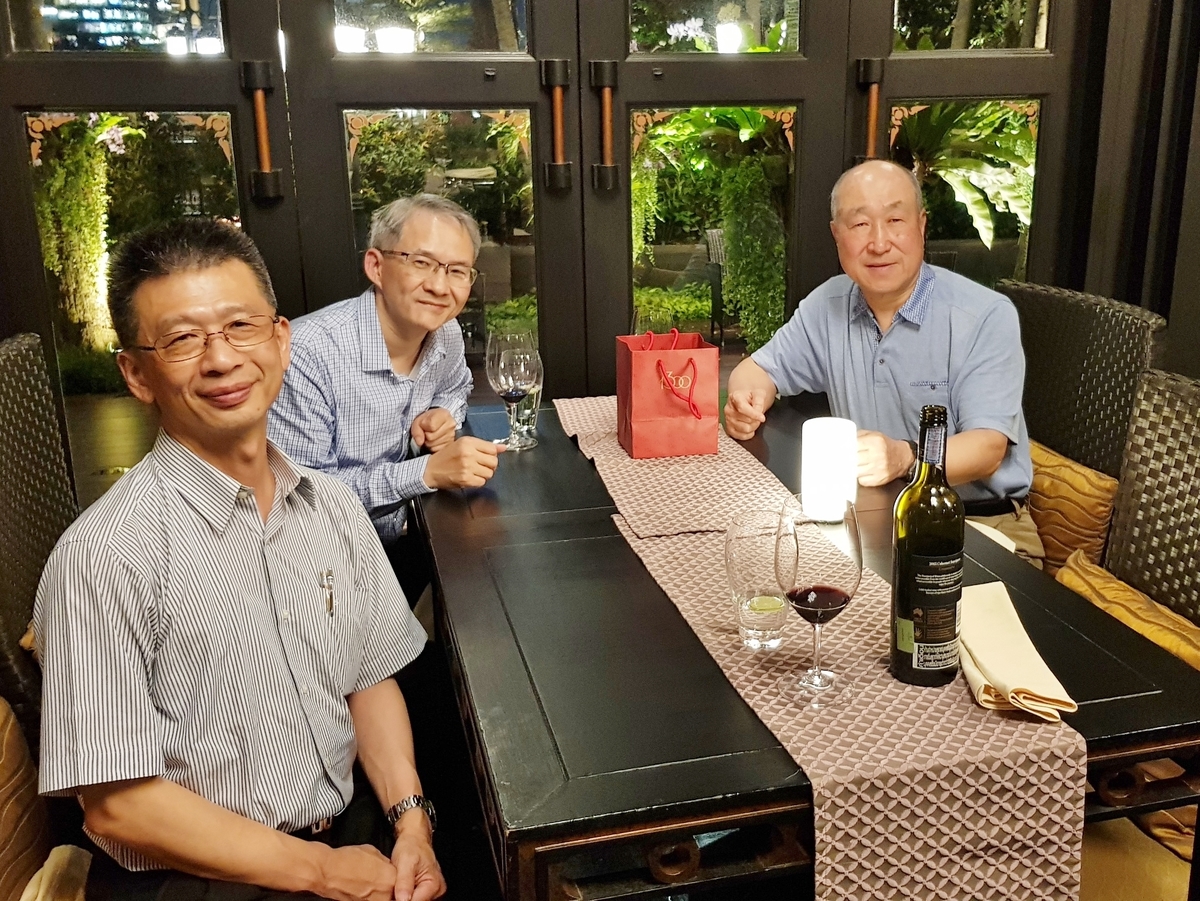 Dean Hwang (in the center) and Associate Dean professor Jui-Kun Kuo (on the left) with Sung Joo Park (on the left) – expert member for the Far East Asia region of the Eduniversal International Scientific CommitteeImage