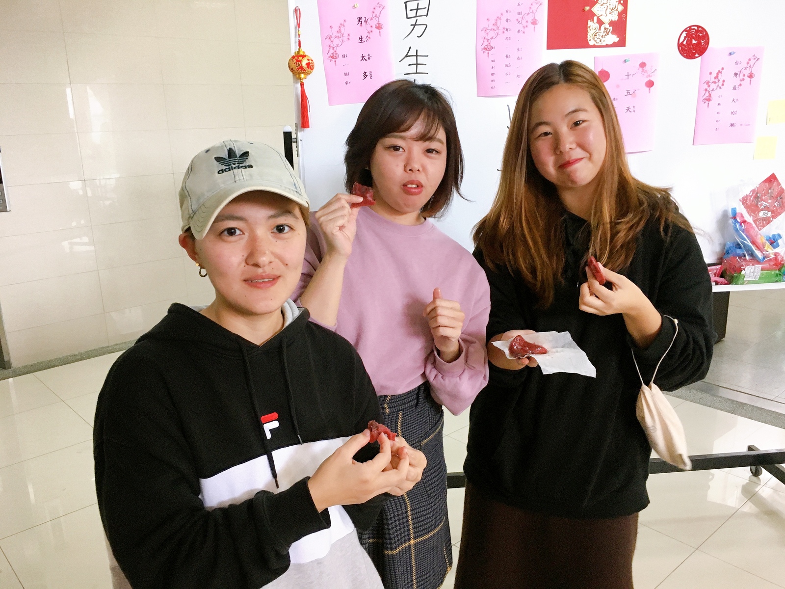 Chinese Language Center introduces international students to Spring Festival activitiesImage