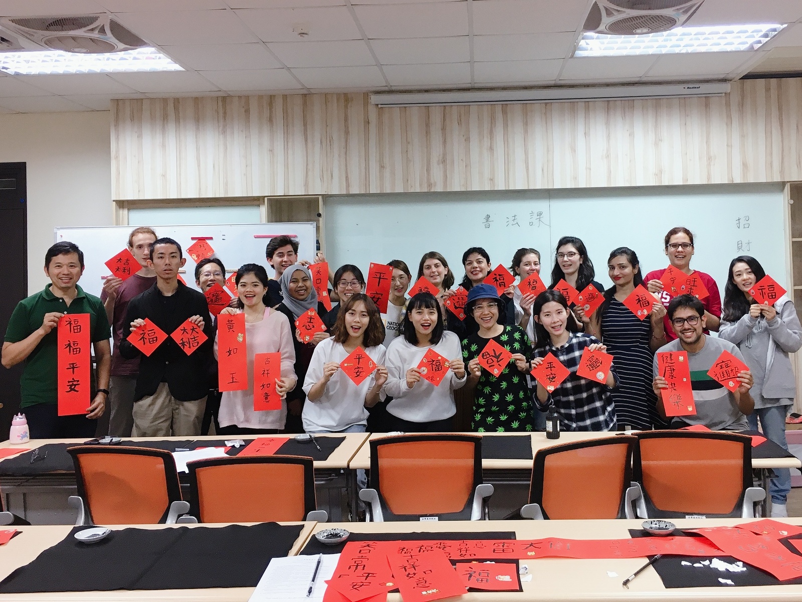 Chinese Language Center introduces international students to Spring Festival activitiesImage