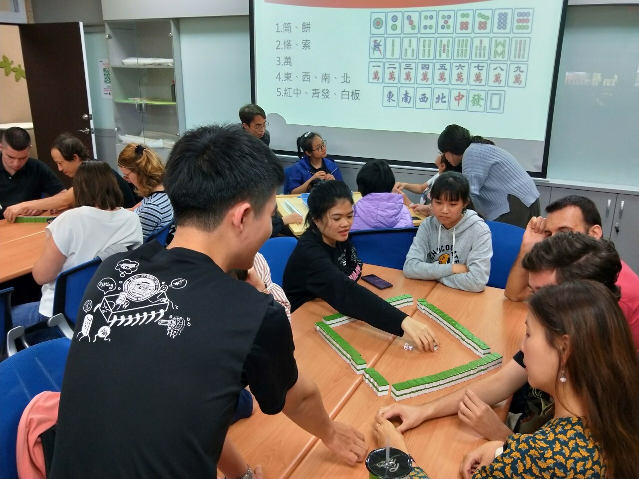 Chinese Language Center introduces international students to Spring Festival activitiesImage
