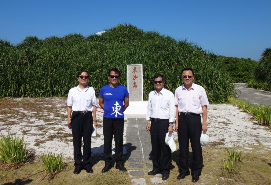 左起陳院長、宋主任圖片