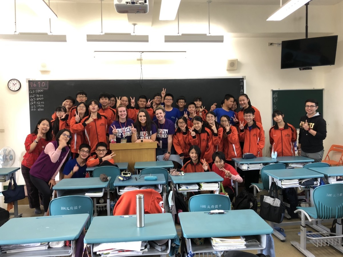 Pre-service teachers and faculty members of the University of St. Thomas visit Wun-Fu Elementary School