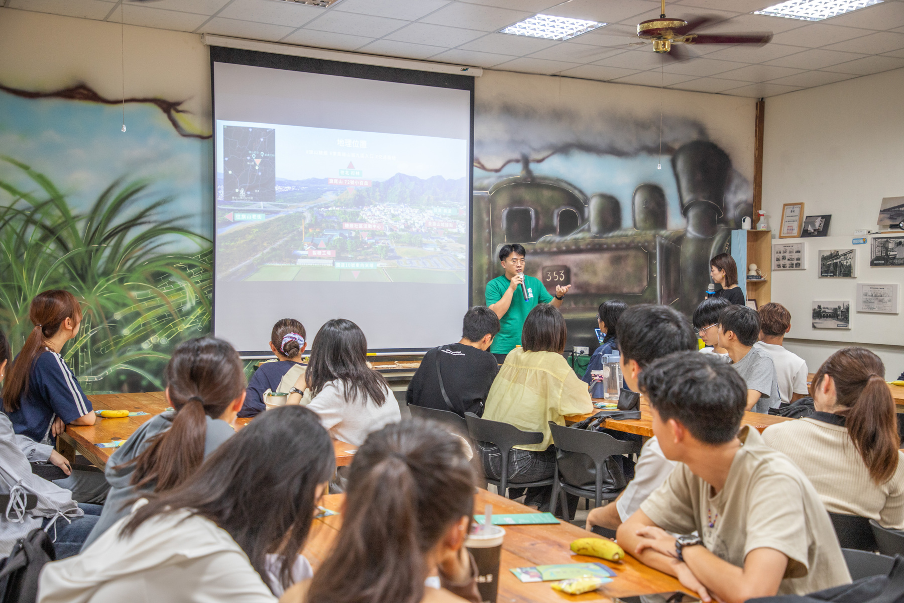 Drawing on his own experience of returning to his hometown, Qishan Marvel founder Chun-Hung Kuo shared the story behind establishing the organization and explained how agricultural waste and local wisdom can be integrated into environmental education and experiential activities to create new opportunities for regional industries.Image