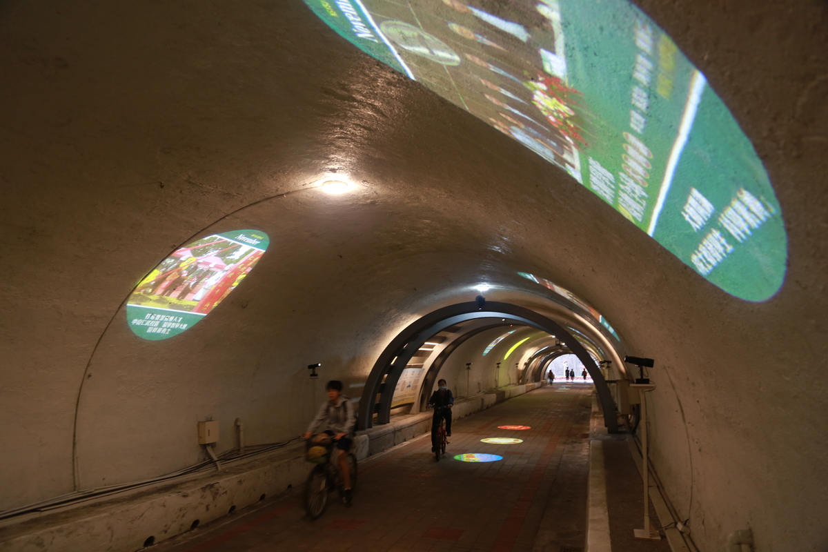 Projection exhibition in Sizihwan Tunnel summarizes NSYSU’s achievements in 2020