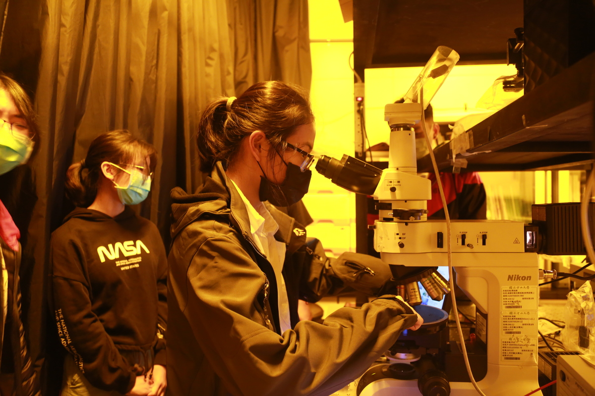 Science camp for high schoolers to cultivate future female scientists