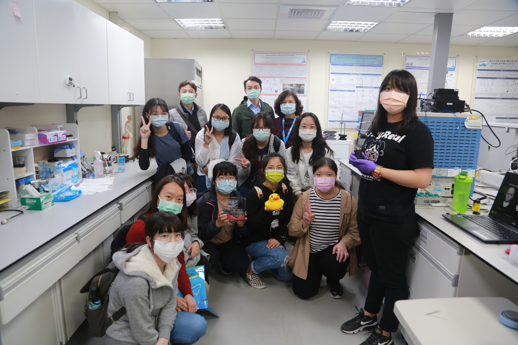 Science camp for high schoolers to cultivate future female scientists