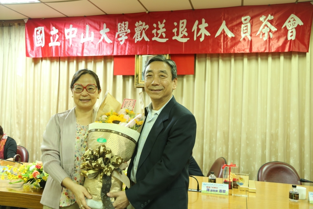 105年度上半年歡送退休人員茶會圖片
