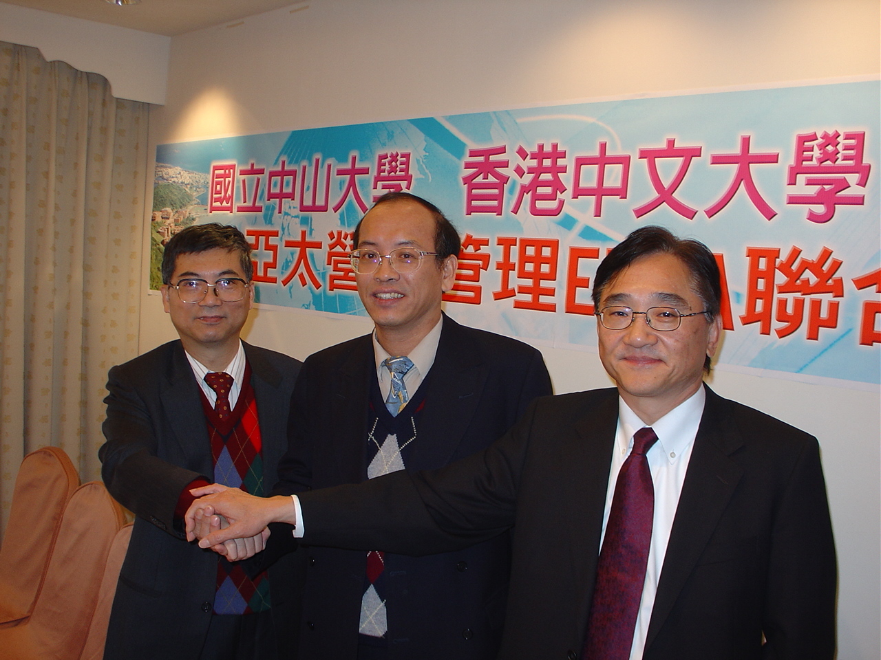 左起長庚大學管院院長吳壽山,中山管院院長蔡憲唐,香港中文大學管院院長李天生,三校聯手打造EMBA亞太聯盟.圖片