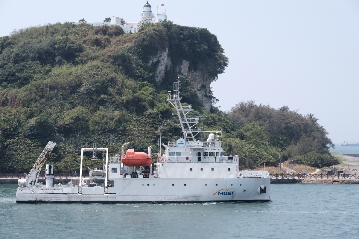 The first scientific voyage of R/V New Ocean Researcher 3 (NOR-3) with five state-of-the-art instruments to explore the ocean