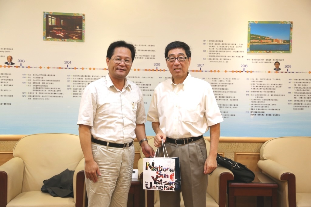 郭位校長(右)與黃志青副校長合影圖片