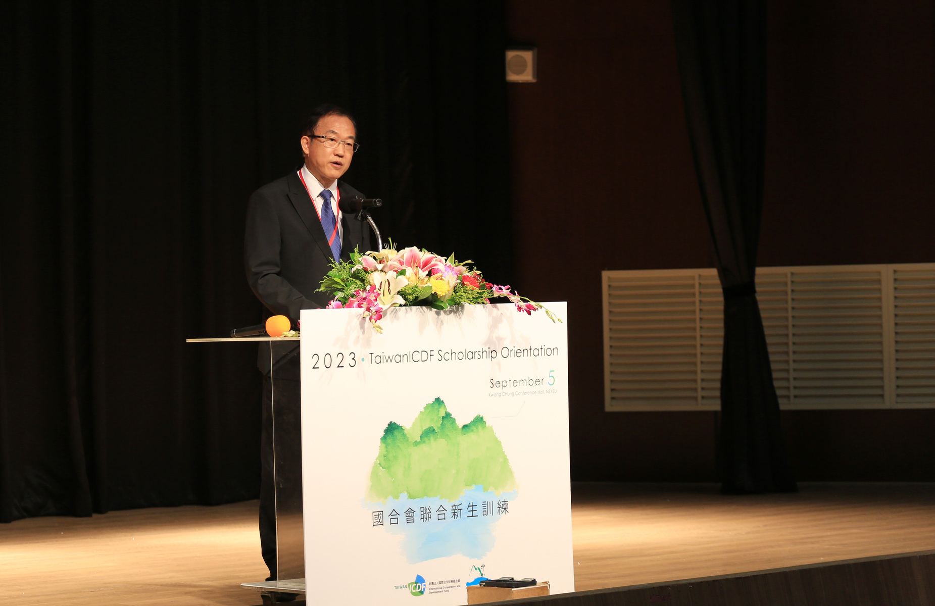 Stephen J.H. Lee, the Deputy Secretary General of TaiwanICDF, presented remarks for the orientation