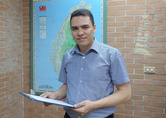 Assistant Professor Ahmed El-Mahdy of the Department of Materials and Optoelectronic Science, in cooperation with Professor Shiao-Wei Kuo, led the first laboratory in Taiwan to successfully prepare covalent organic frameworks (COFs) and study how to apply these materials to develop green technologies.