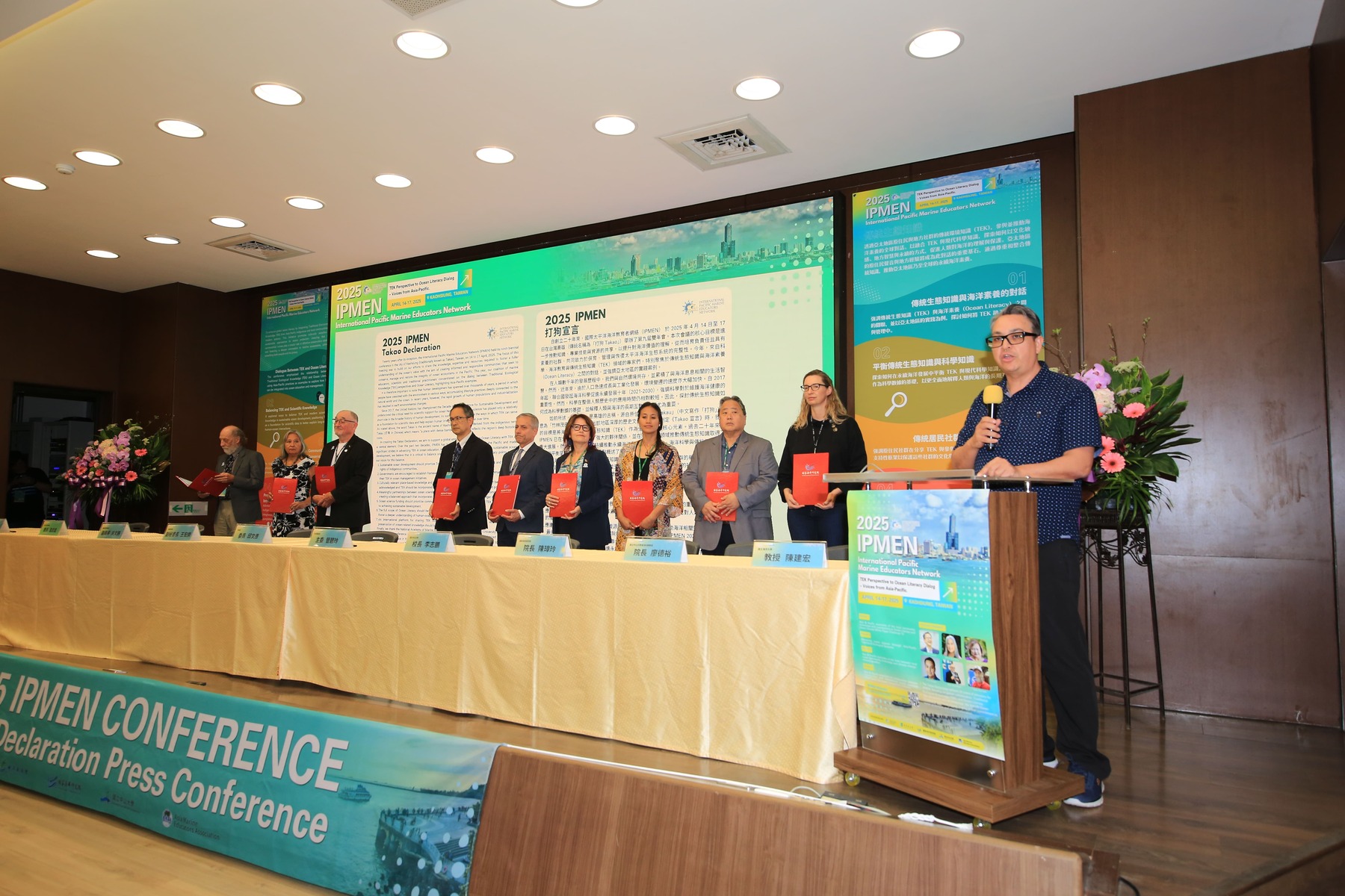 Ten representatives jointly signed the "Takao Declaration."
