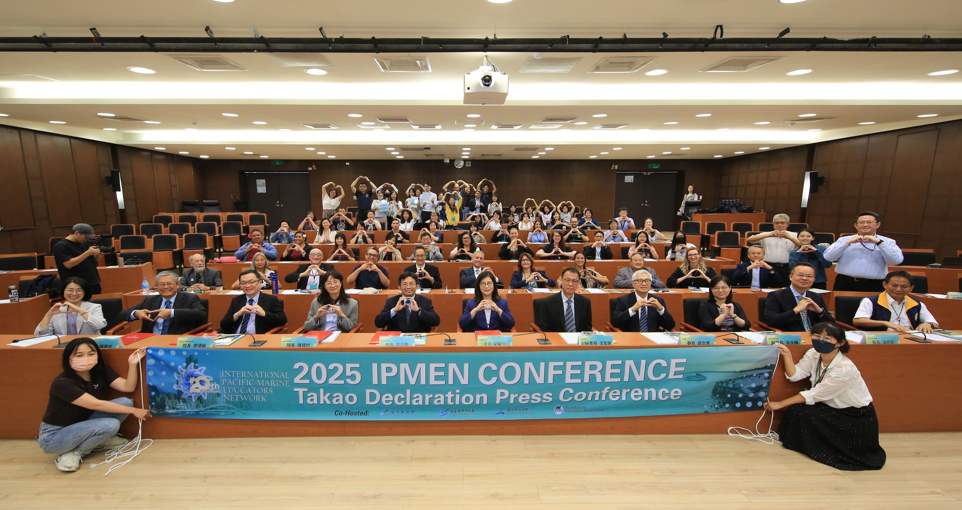 During the closing ceremony, all attendees form the letter "O" for "Ocean" with their hands.