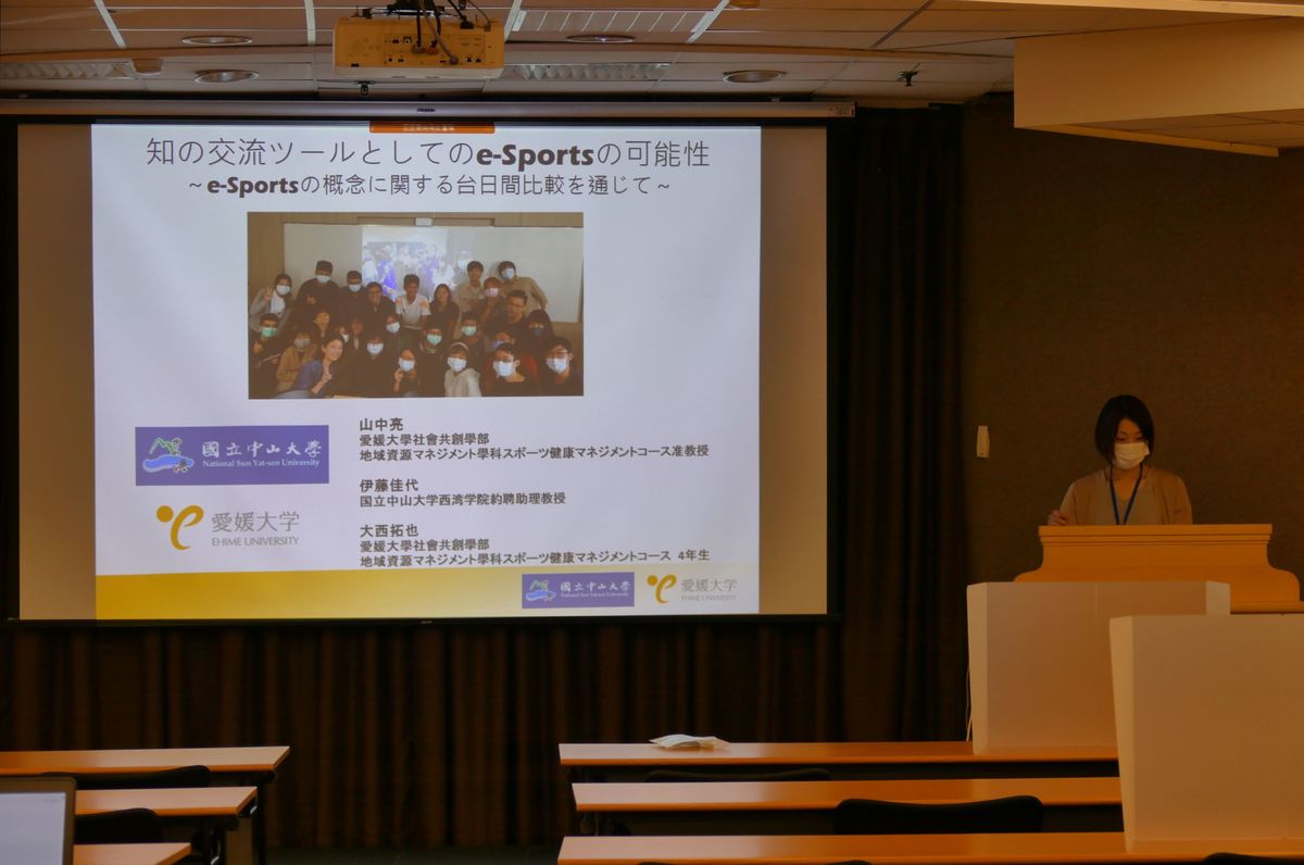 Assistant Professor Kayo Ito of Si Wan College shared her experience on the exchange with Japan.Image