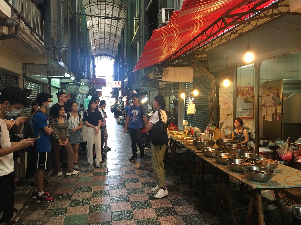 Si Wan College guided students in on-site intercultural exploration of Cianjhen and Caoya districts. (NSYSU stock photo)Image