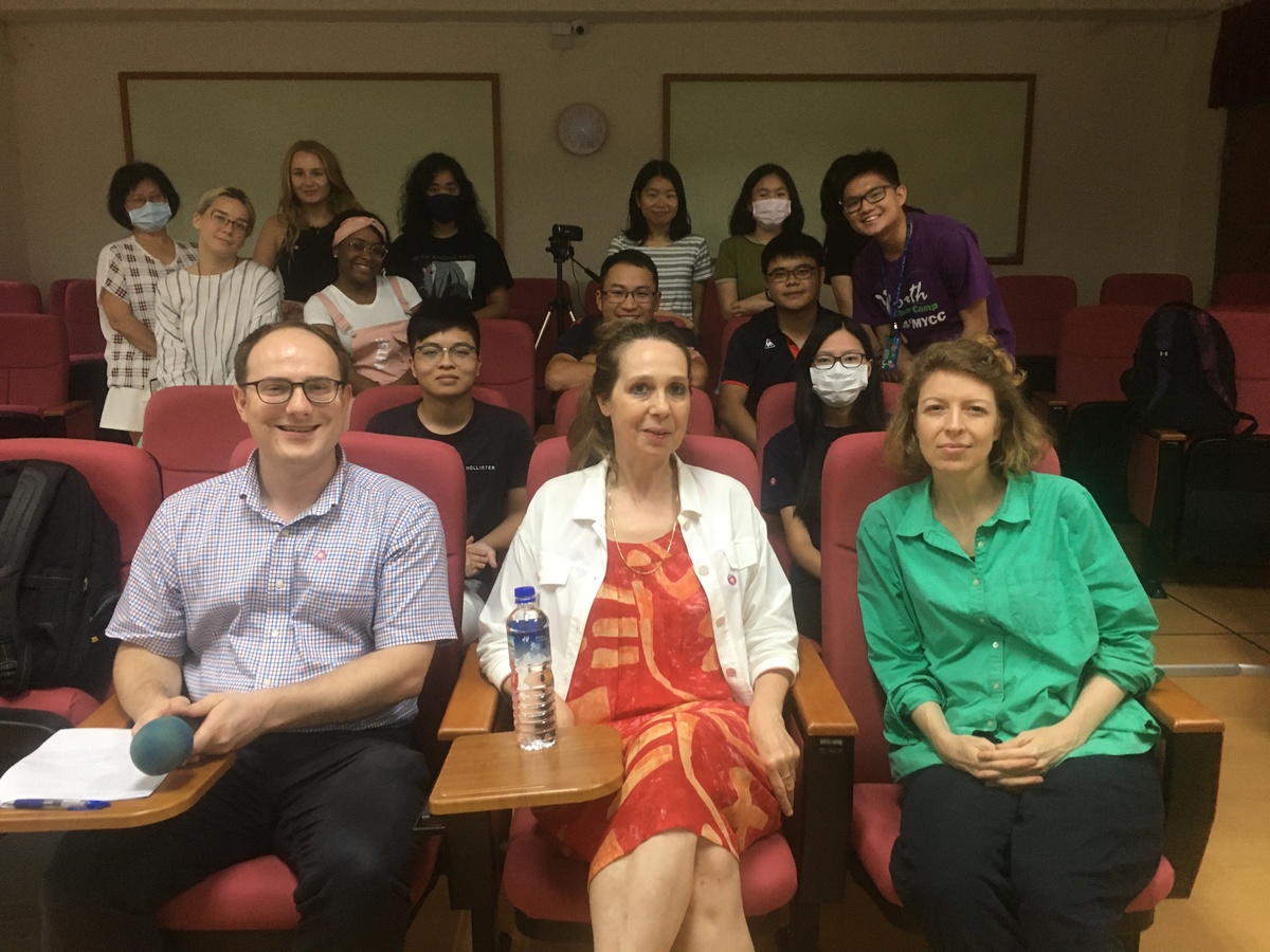 Group photo taken after the lecture by Professor Ann Heylen from the Department of Taiwan Culture, Languages and Literature of National Taiwan Normal University
