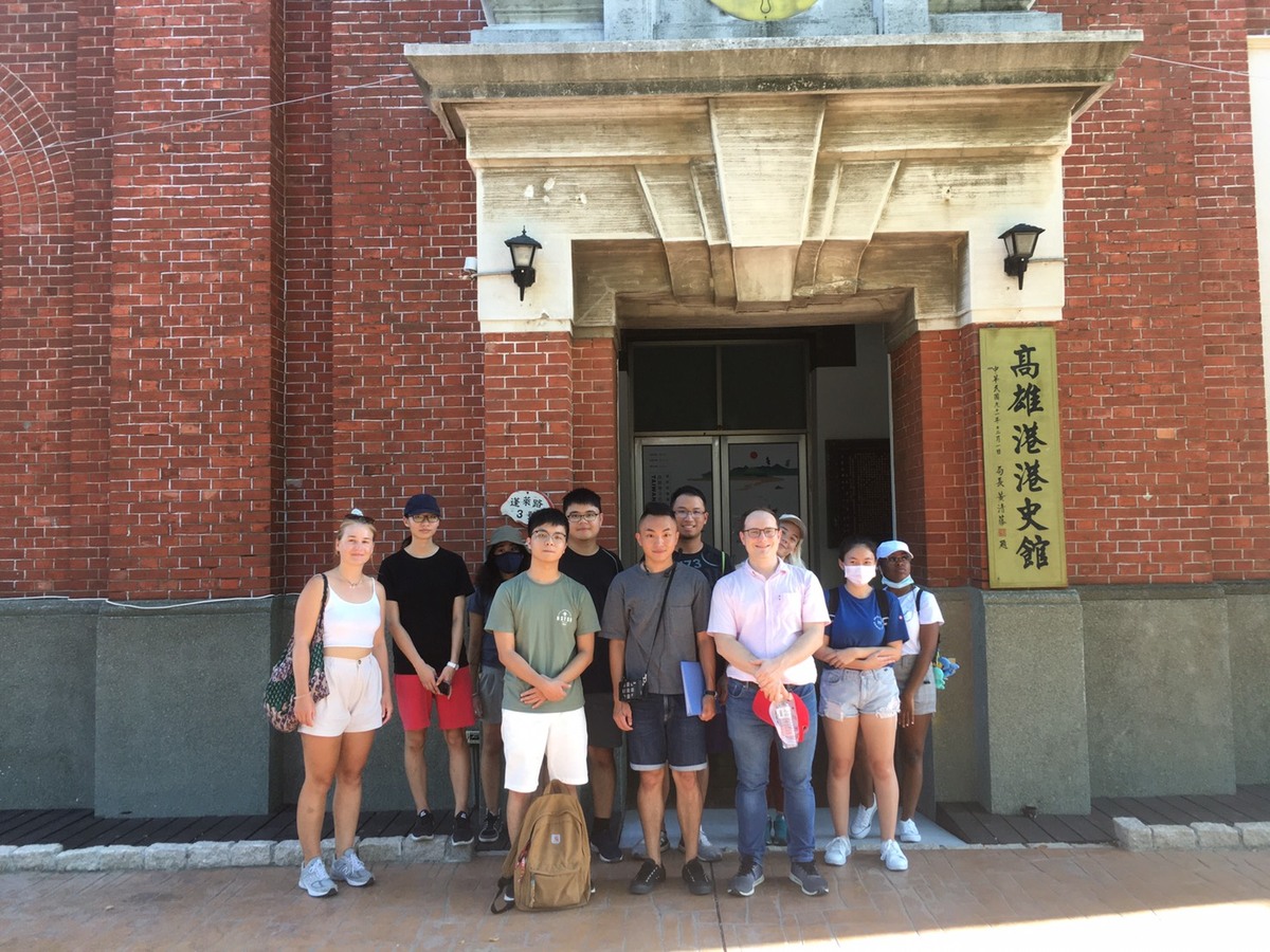 International and Taiwanese students discover Taiwan through literature