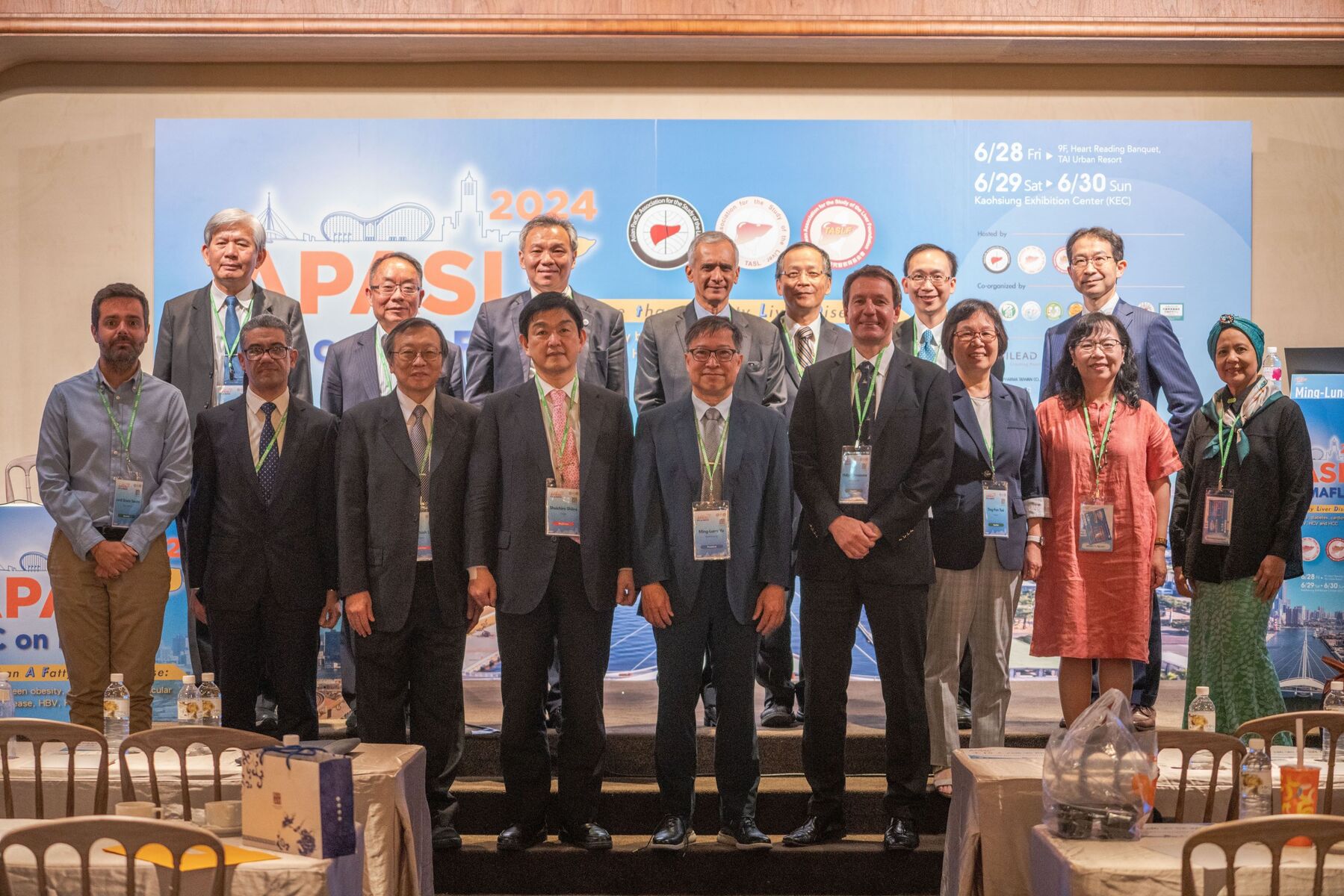 Ming-Lung Yu (fifth from left in the front row), the then Senior Vice President of NSYSU, Director of the CEMAFLD, and the President of the conference, had a group picture with participants from various countries. (Credit: TASL)