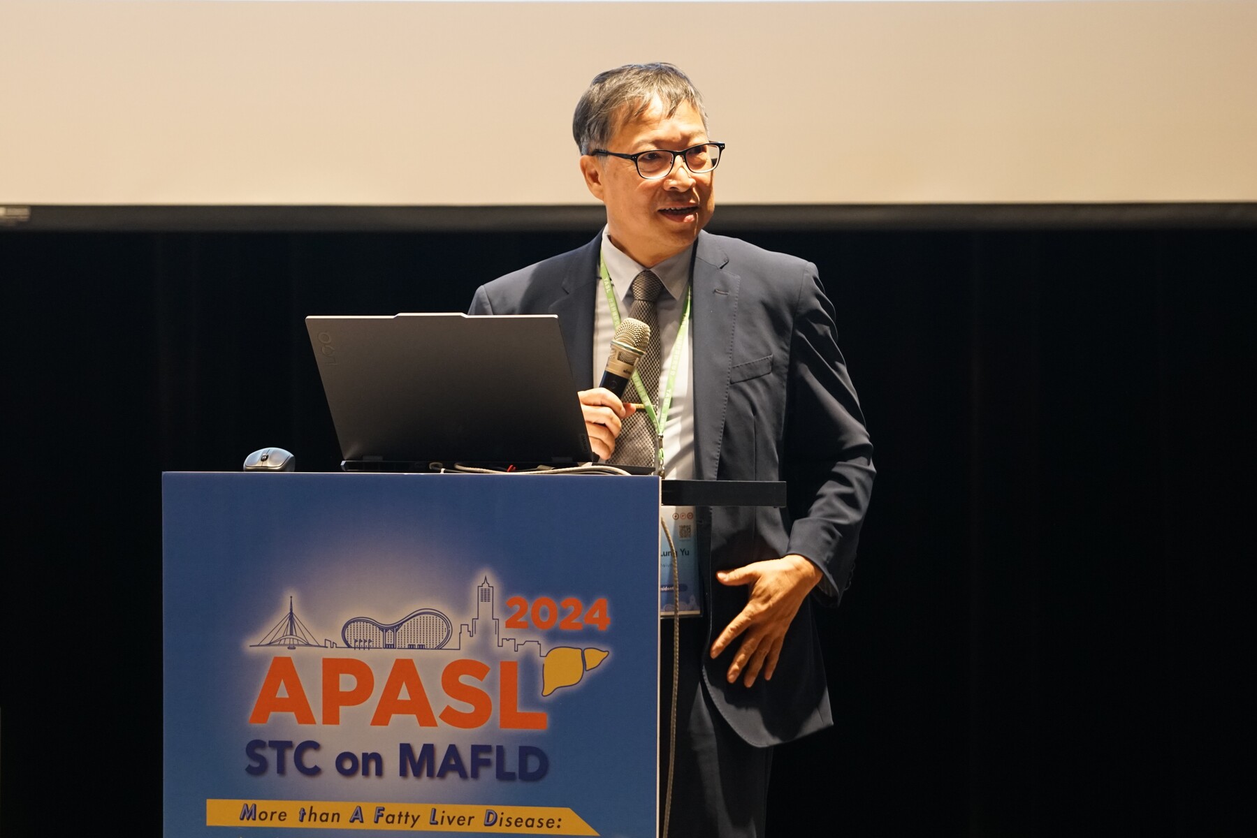 Ming-Lung Yu, the then Senior Vice President of NSYSU, Director of the CEMAFLD, and the President of the conference, pointed out that approximately a quarter of the global population has fatty liver, the most common chronic liver disease. In Taiwan, the prevalence rate is 25% to 30%, and it increases to 40% to 50% among adults over 40. The solutions lie in lifestyle changes, promoting metabolic functions, and dietary control. (Credit: TASL)