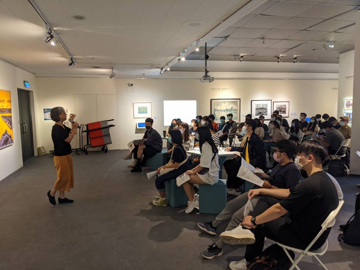 The students of the course visited the Reading Landscapes: Time Travelling with Museum Collections exhibition, with the Curator and Director of the R&D Department Chieh-Yin Lo as the guide.