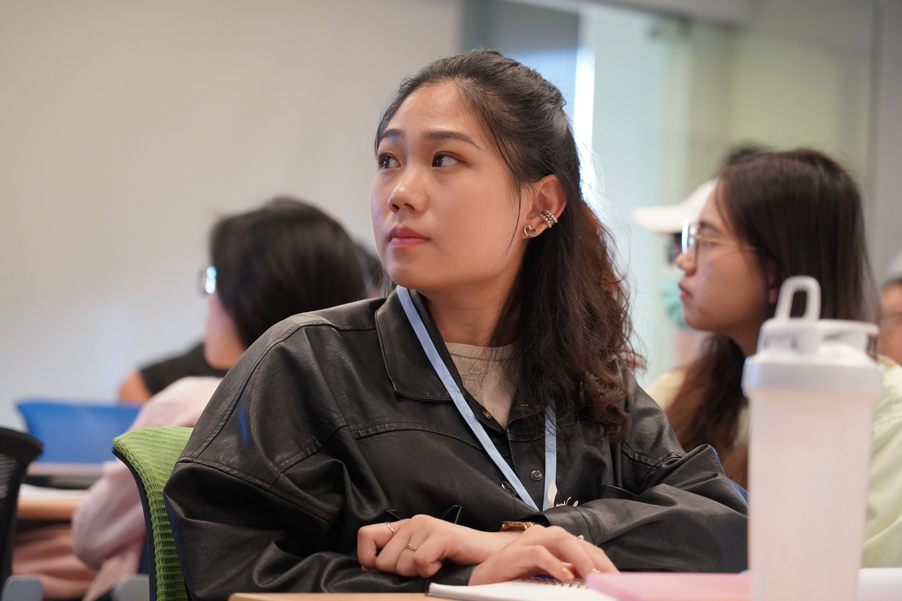 One of the NSYSU students who participated in the Energy Transition Workshop listened carefully.