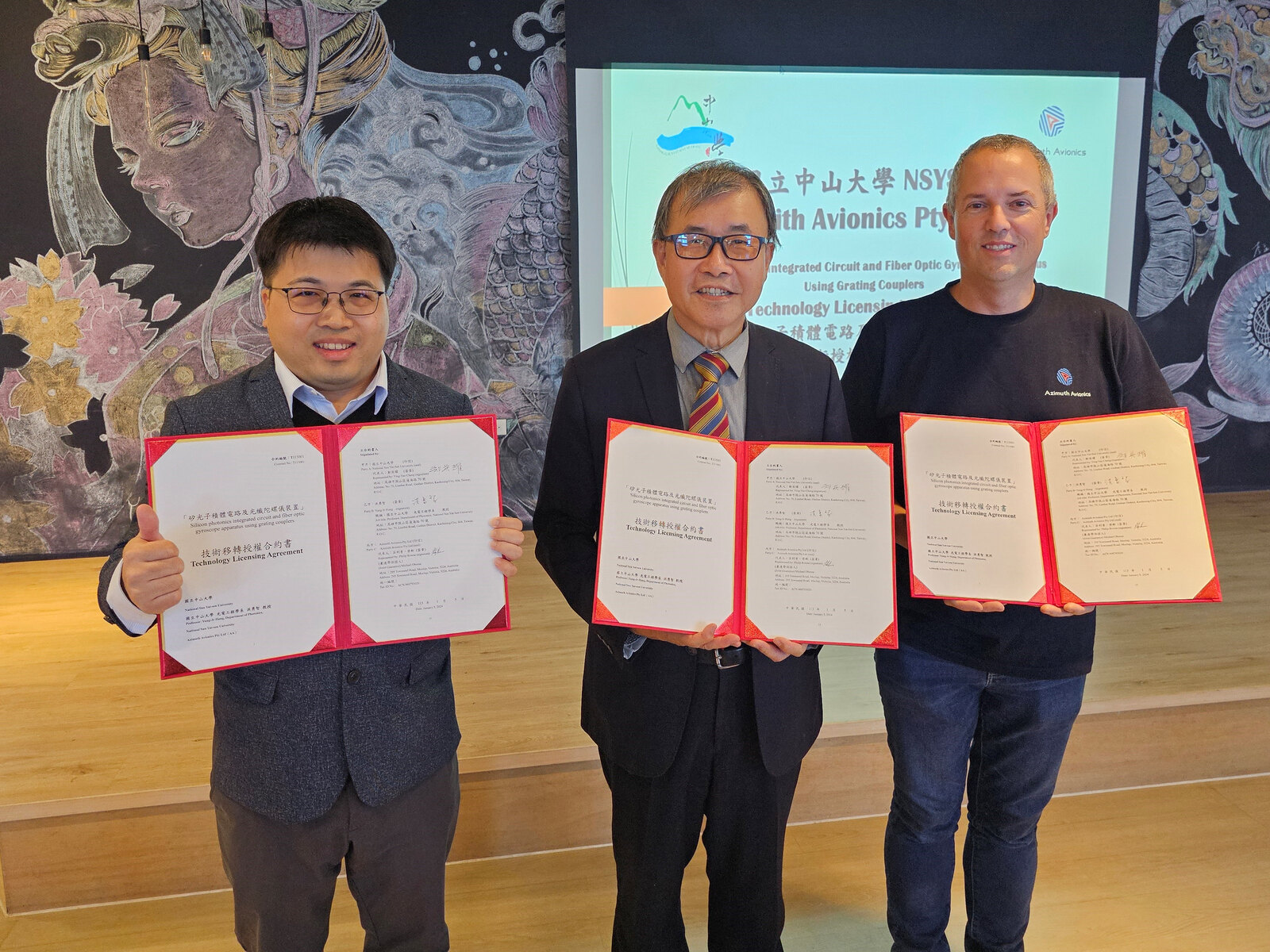 NSYSU research team signed an agreement with Australian Azimuth Avionics Pty Ltd to transfer technology. From the left of the photo, Professor Yung-Jr Hung of the Department of Photonics, President Ying-Yao Cheng of NSYSU, and Director of Australian Azimuth Avionics Pty Ltd Philip Rowse.