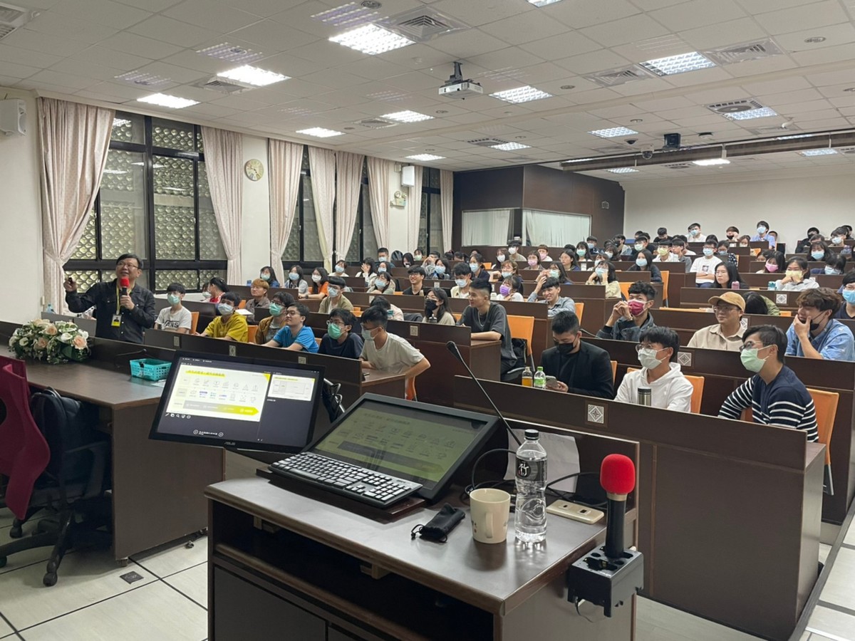 NSYSU co-learning group signs MOU with Next Bank on student internship in smart financeImage