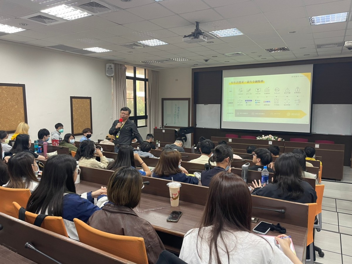 NSYSU co-learning group signs MOU with Next Bank on student internship in smart financeImage