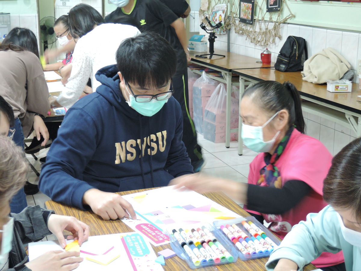 NSYSU teams up with local companies to cooperate for social care.Image