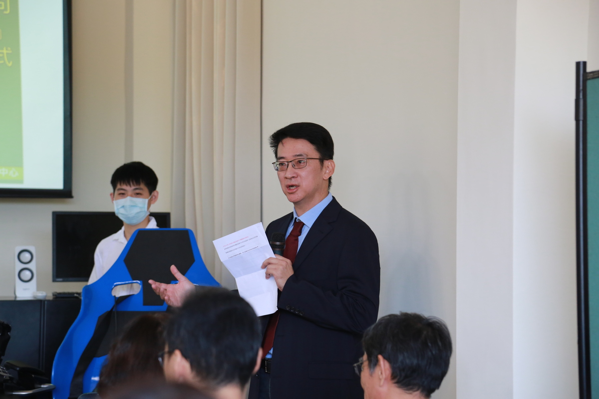 Professor of the Department of Electrical Engineering and Chairman of the Joint Research & Development Center of NSYSU and Brogent Jen-Hao TengImage