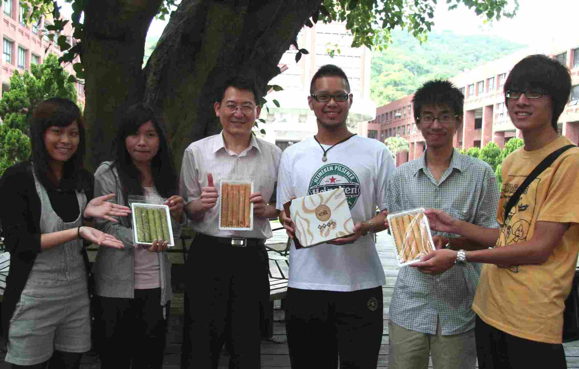 中山資管教授邱兆民(左三)「管理資訊系統」課程圖片