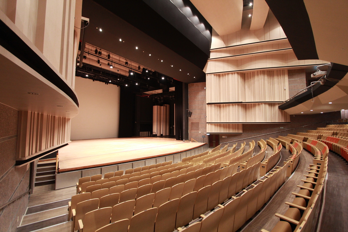 The material of the seats is similar to that in the best venues in Taiwan, such as National Kaohsiung Center for the Arts - Weiwuying.