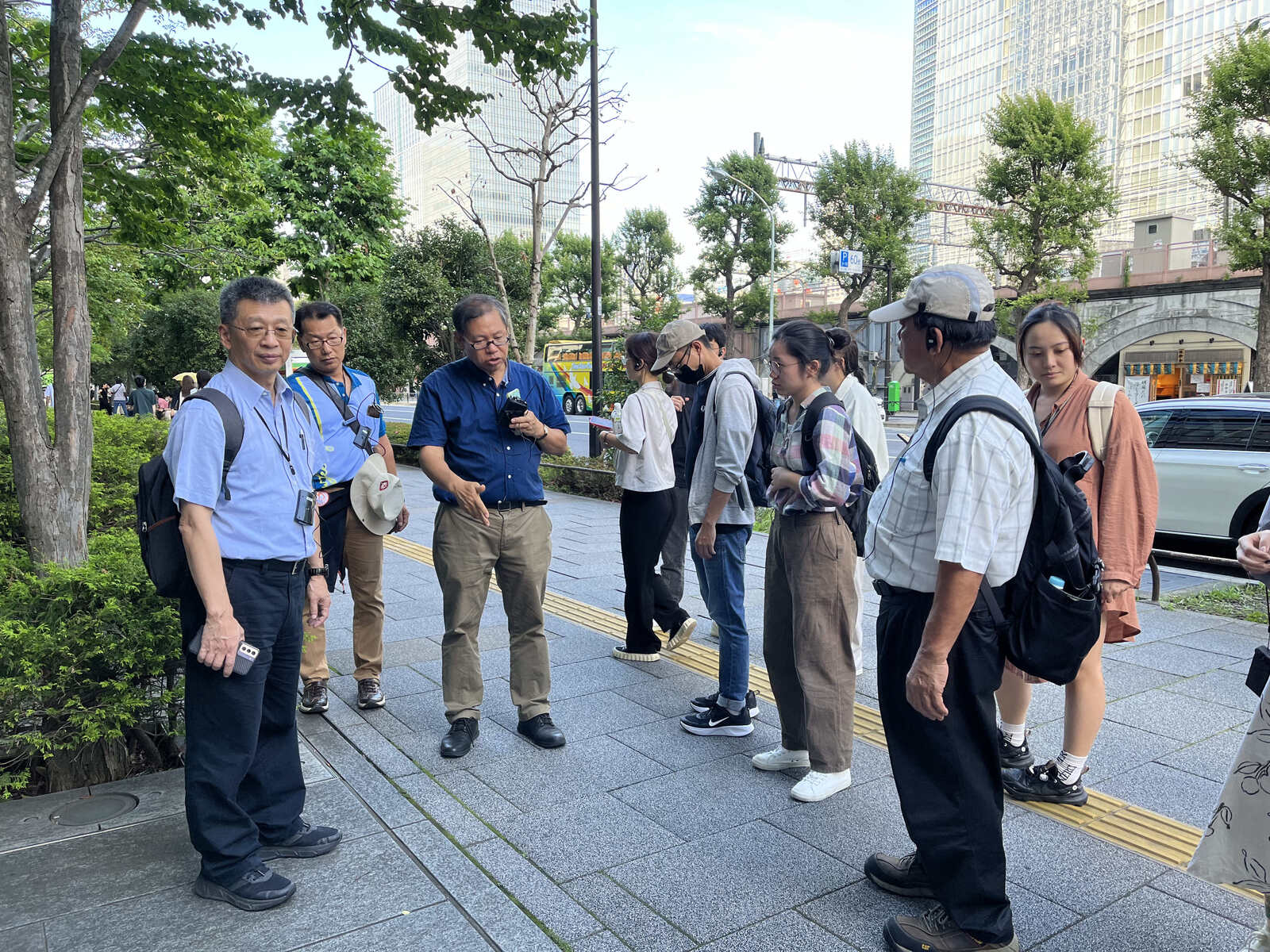 Instructor Jung-Sheng Ting explained the urban renewal projects in Japan