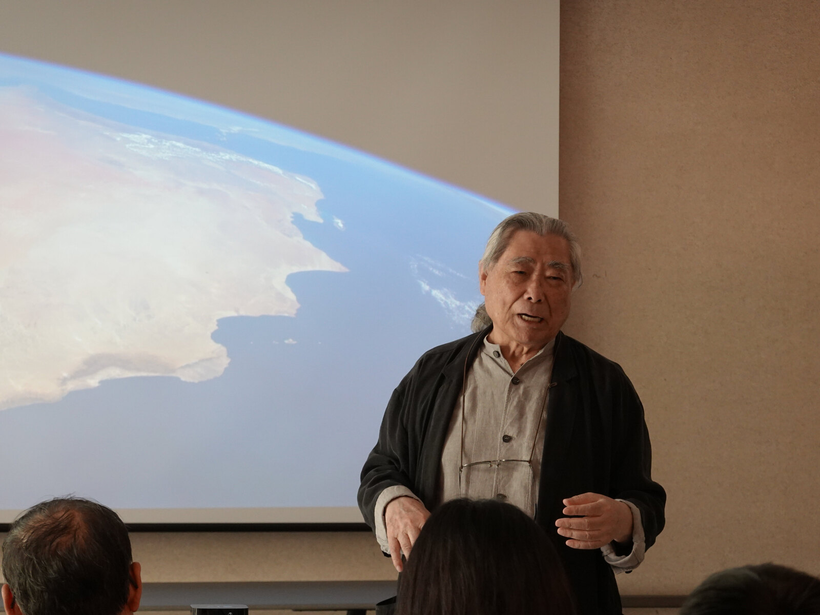 Professor Masayuki Kurokawa shared his design concepts of architecture