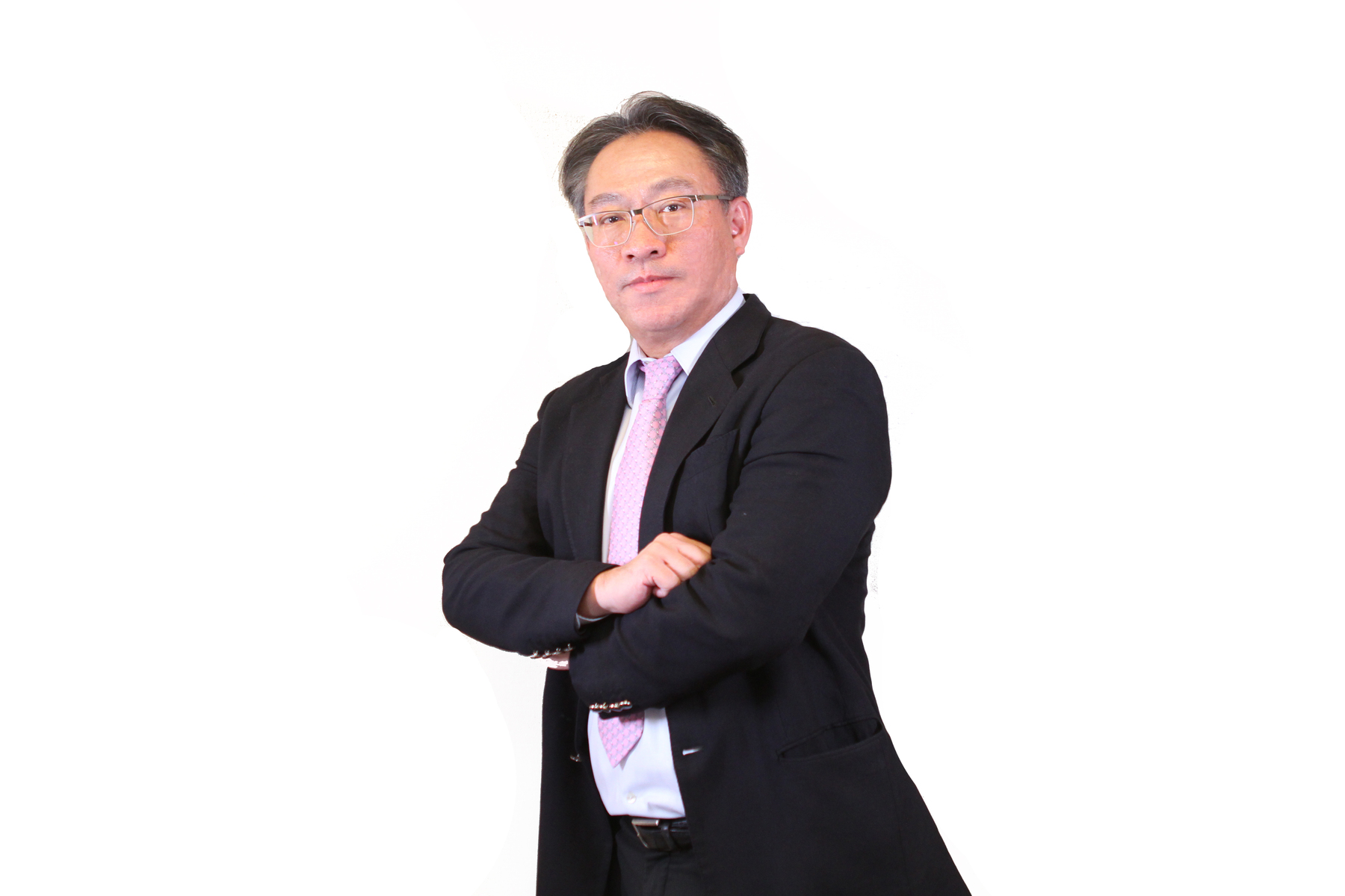 The outstanding alumni of the Business Elite category: Yu-Ming Chang, the Chairman of SUN YAD Construction Co., Ltd., an alumnus of the Department of Mechanical Engineering undergraduate programs in 1996 and the alumnus of the EMBA in 2012