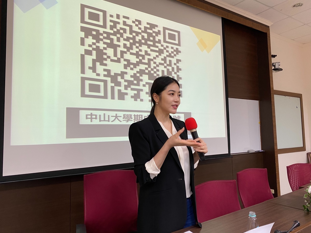 The course invited news presenter Crystal Liu for mid-term exam session.Image