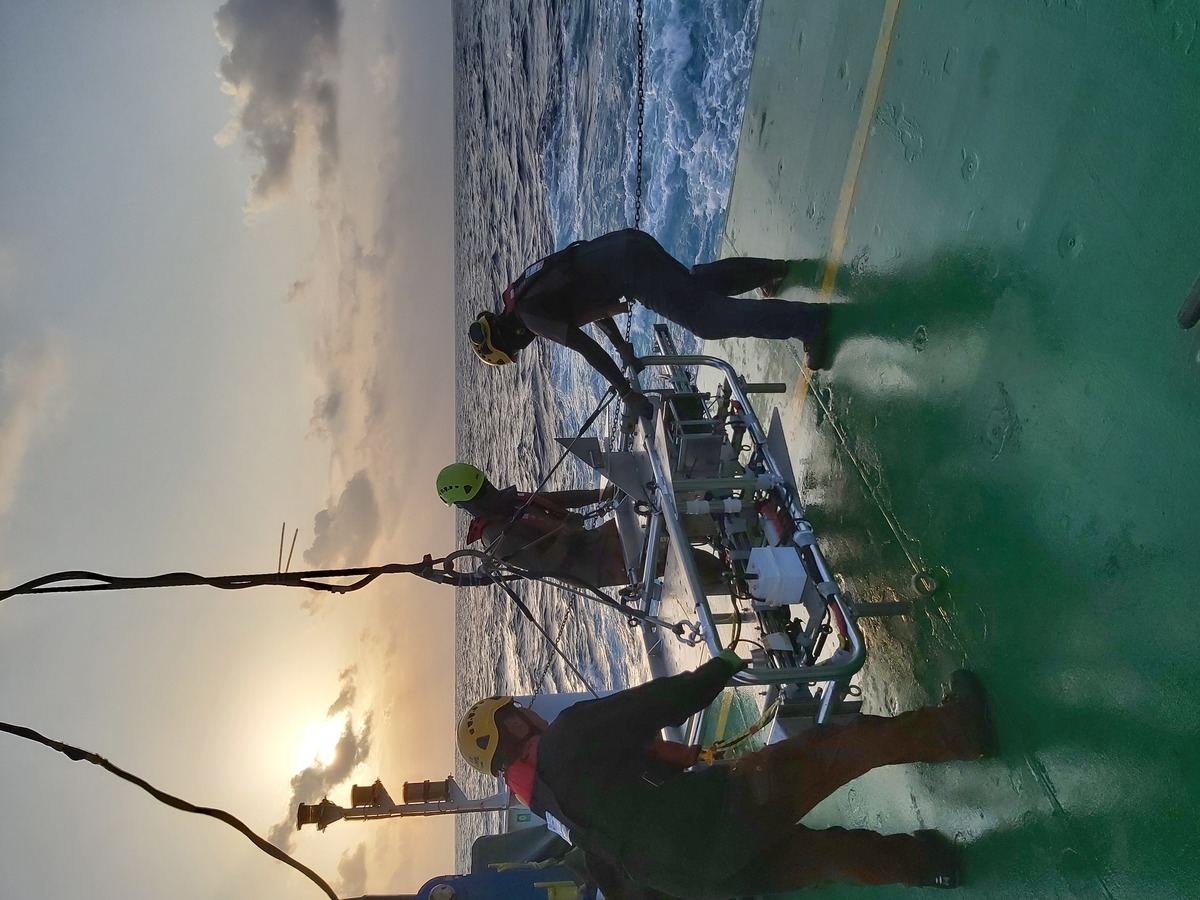 Mid- and low-frequency towfish passive sonar system, developed by Associate Professor Linus Yung-Sheng Chiu with his students, played an important role in this experiment; it included a mid- and low-frequency sound source, wide-band acoustic receiver, and seabed reflection coefficient detector. / photo provided by Associate Professor Linus Yung-Sheng Chiu