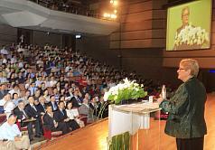 唐獎系列座談會首場17日在高雄中山大學逸仙館舉行，邀請「唐獎」永續發展獎得主、有「永續發展教母」之稱的格羅．哈萊姆．布倫特蘭（Dr. Gro Harlem Brundtland）（右）專題演講。圖片