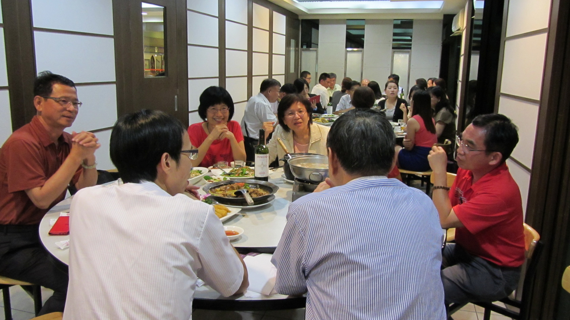 台中市校友會餐敘共席開5桌，母校師長與校友們熱絡交流圖片