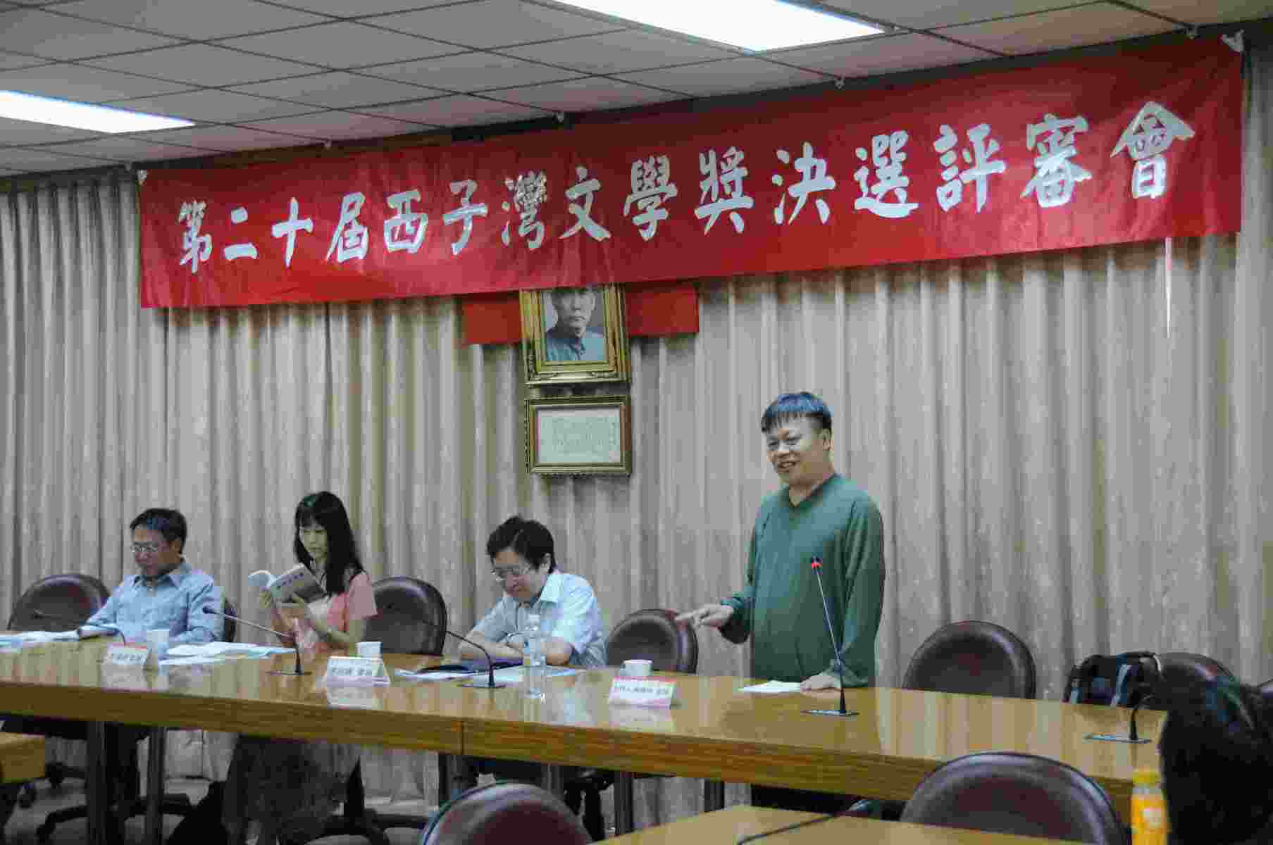 20100526 第20屆西灣文學獎詩詞組楊大衛及江曉輝並列第一名圖片