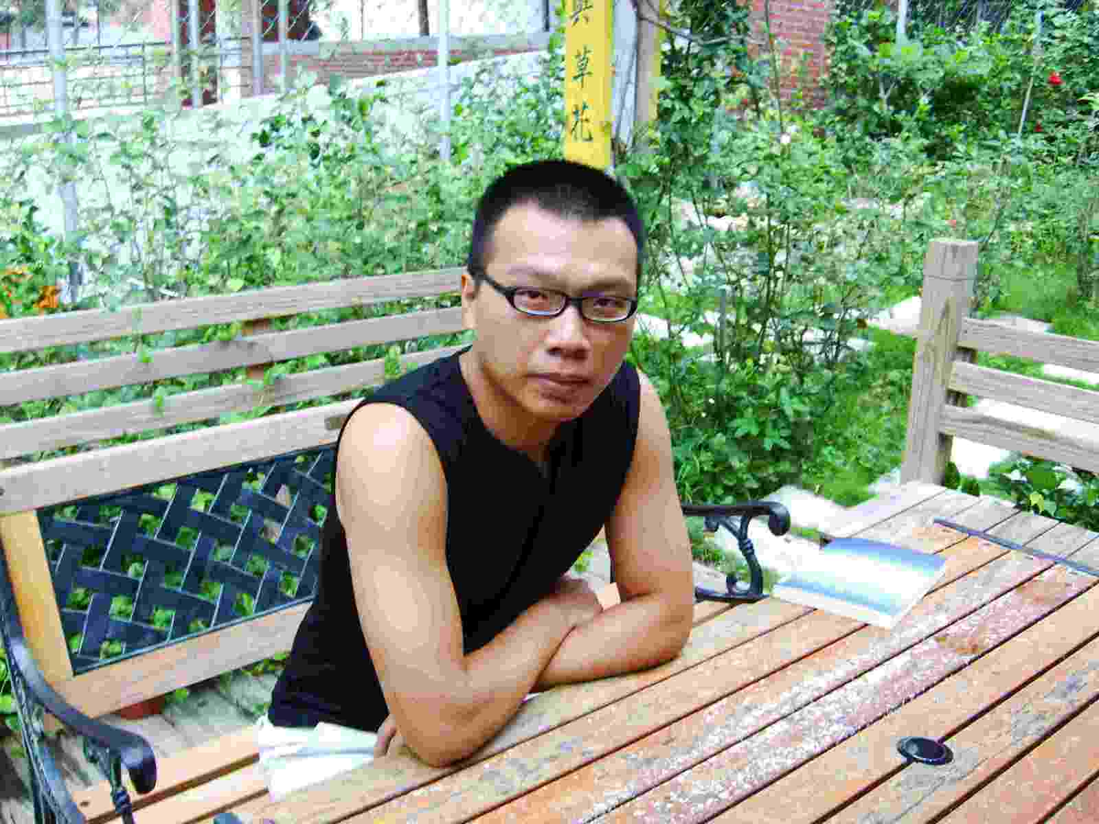 20100526 第20屆西灣文學獎詩詞組楊大衛及江曉輝並列第一名圖片