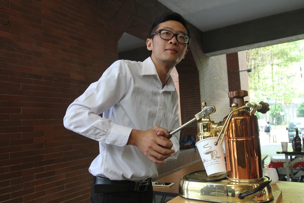 下午茶社員煮咖啡圖片