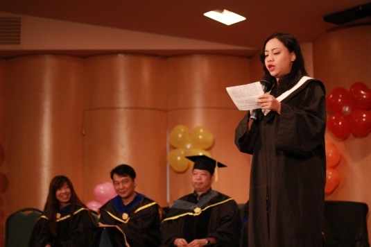 畢業生代表 學士班楊馨媛致詞圖片