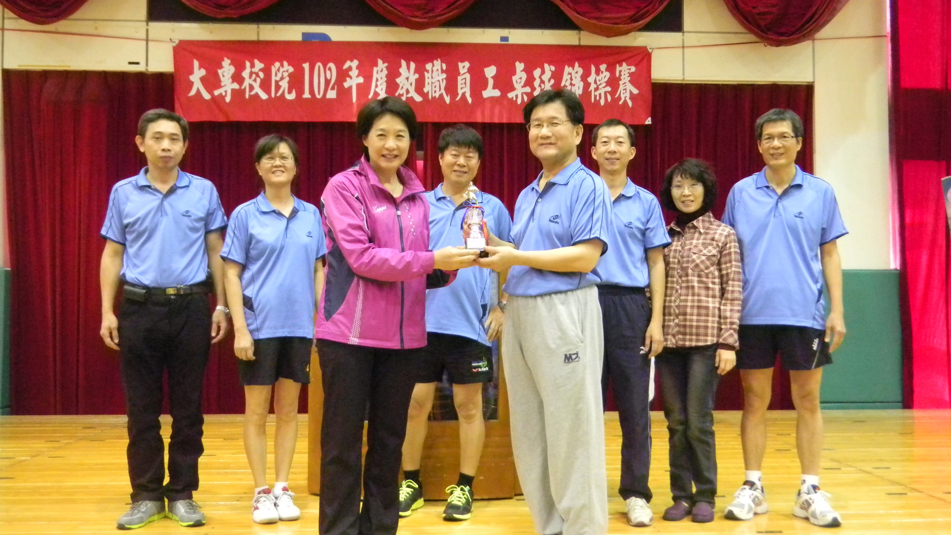 獲得男乙組第四名由羅奕凱院長代表領獎圖片