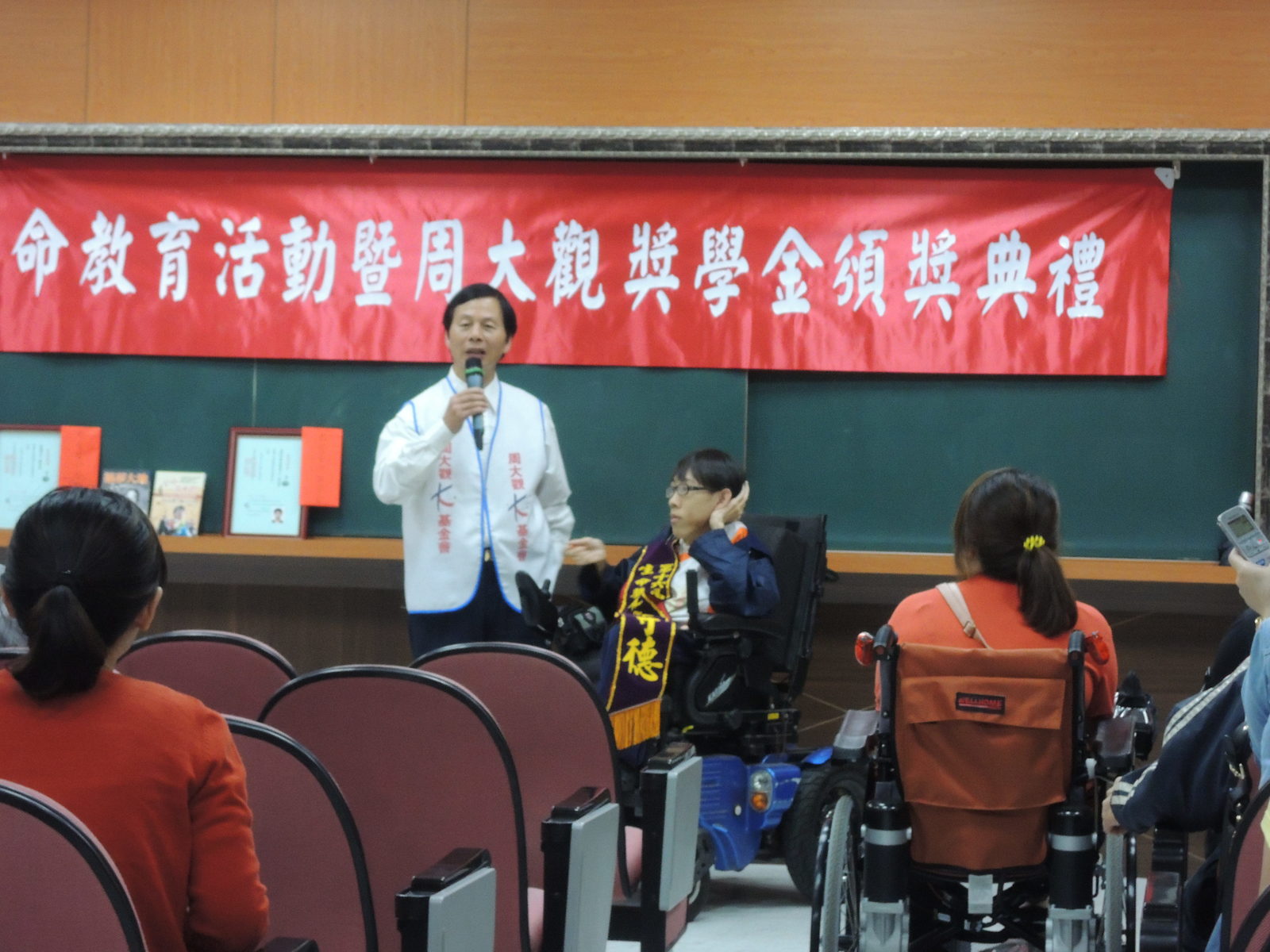 呼吸英雄張守德圖片